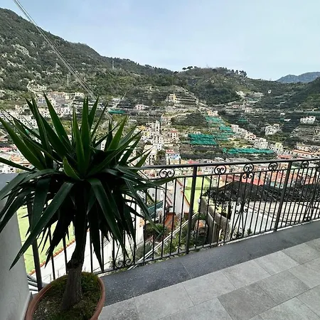 Casa Vacanza La Peonia 미노리